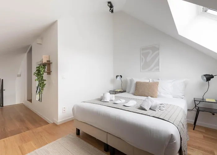 Churchill Apartment *