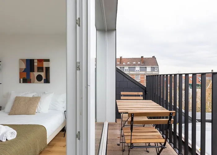 Churchill Apartment *