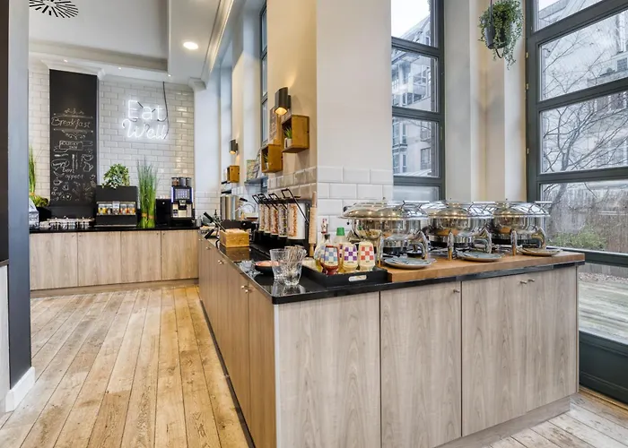 Schuman By Ihg Отель