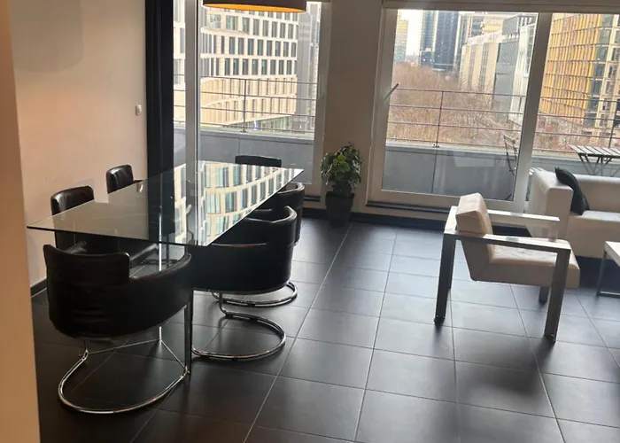 Charming With Balcony Views Apartmán *