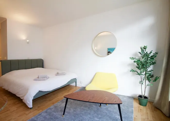 Beautiful And Bright Avlouise