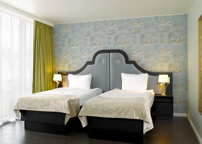 Thon Bristol Stephanie Brussel