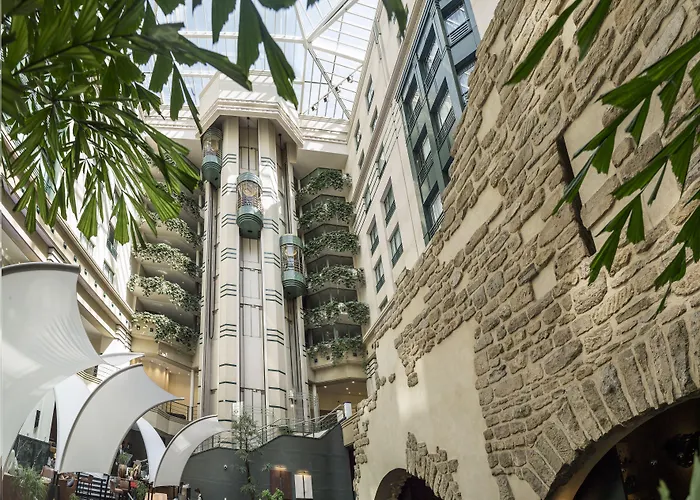 מלון Radisson Collection Grand Place 5*