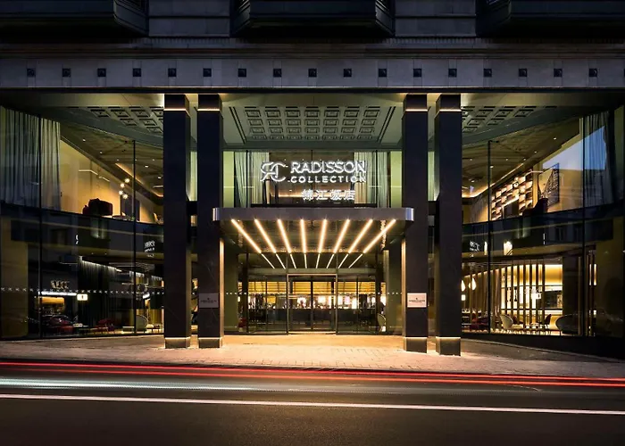 Radisson Collection Grand Place מלון