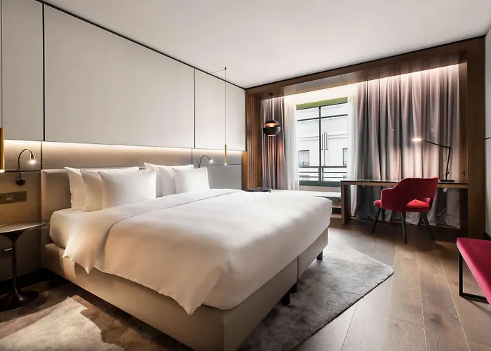 Radisson Collection Grand Place מלון בריסל