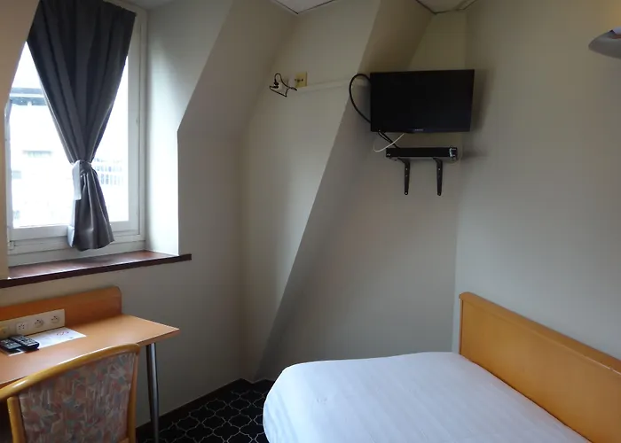 Safestay Grand Place 3*