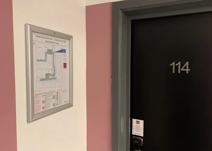 Safestay Grand Place 3*