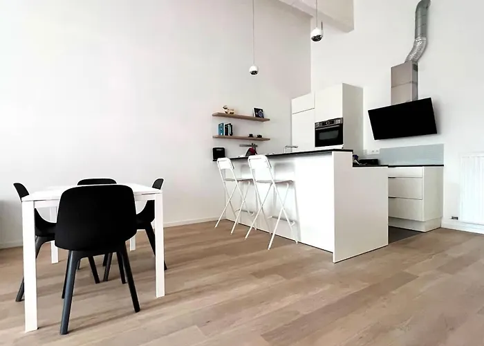 Bright Modern Loft In For 4 *