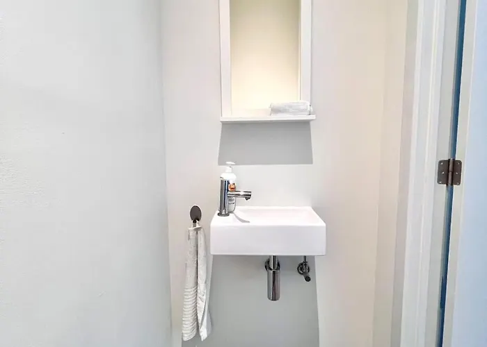 Bright Modern Loft In For 4 Apartmán *