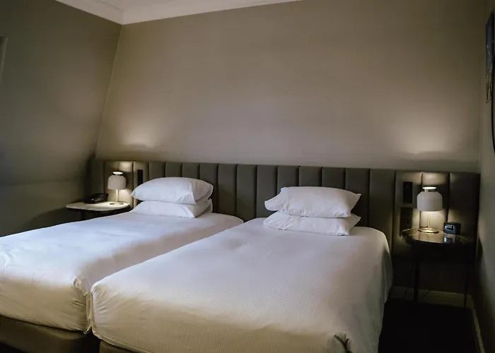 Hilton Grand Place Отель Брюссель