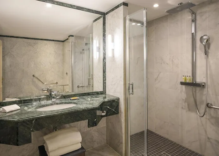 Hilton Grand Place Отель 4*