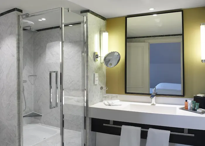 Hilton Grand Place Отель Брюссель