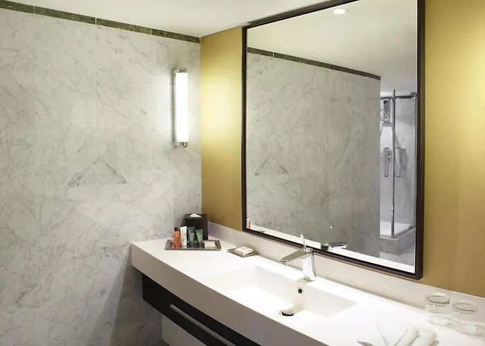 Отель Hilton Grand Place 4*