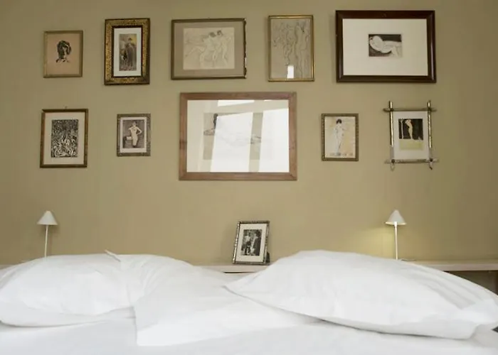 Les Du Vaudeville Hotel