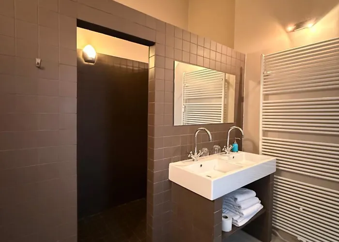 Отель Les Du Vaudeville Брюссель