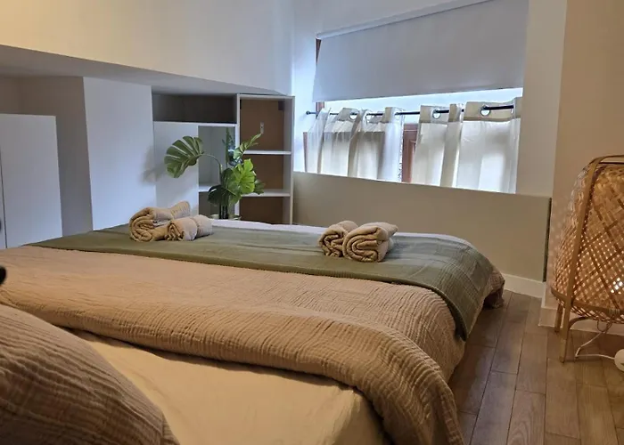 Apartment Industrial-style Loft With Mezzanine Bedroom In Prime Area Brüssel