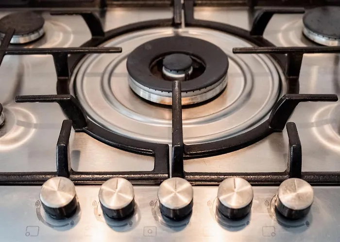 Comfortable And Quiet * בריסל