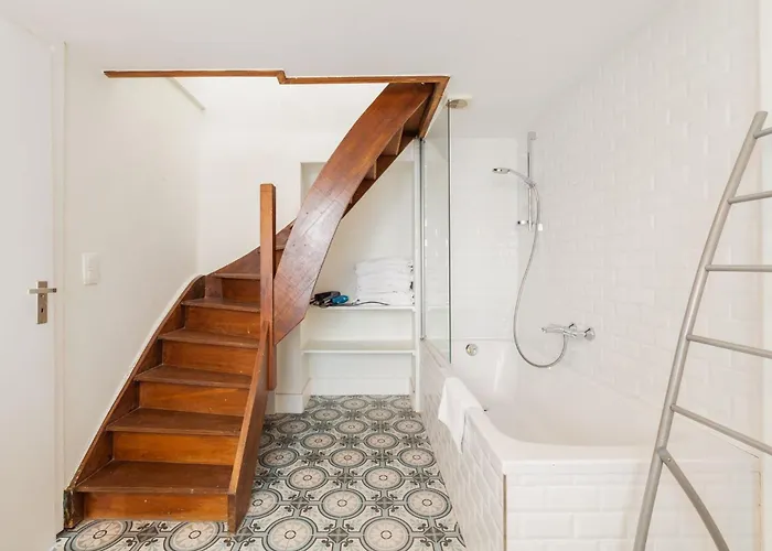 Comfortable And Quiet בריסל