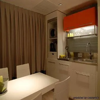 B-aparthotel Grand Place 4*