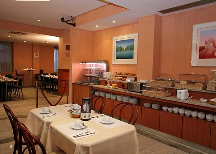 Hotel Aris Grand Place 3*