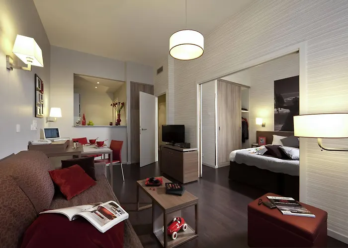 Adagio Grand Place 3*