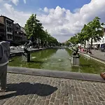 Charming Duplex On The Canal Brüssel