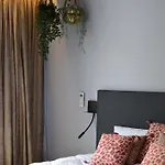 La Pièce Hotel