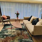 Bright & Cozy In Apartment