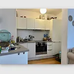 Les Pieds A La Grande Place Apartment