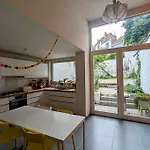 Apartmán Charming House With Garden *
