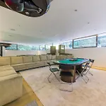 Luxurious 1000m2 With Garden And Pool