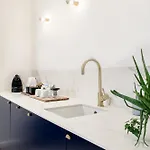 Urban Walls Bed & Breakfast 3*