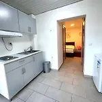 Apartment Calme Avec Jardin & Terrasse Metro Direct Centre De Brüssel
