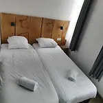 Hostal Midi 81