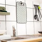 Spacious And Chic 1br - Separate Kitchen & Washer Apartment Brussels