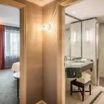 Hilton Grand Place Hotel 4*