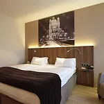 Schuman By Ihg Hotell 4*