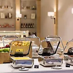 Courtyard By Marriott Hotel
