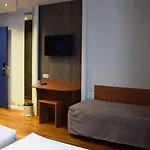 بيت شباب الشباب سليب وال يوث