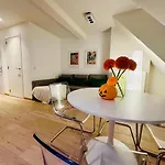 The Experience - 2 Bedroom Bright, Spacious &