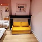 Modern Half-basement 1br Near Montgomery & Vub Apartman *
