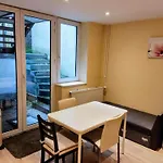Modern Half-basement 1br Near Montgomery & Vub Brüsszel
