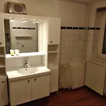 Apartman Modern Half-basement 1br Near Montgomery & Vub