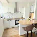 Apartment Arm