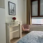 Et Dans Un Immeuble * 브뤼셀