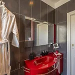Euro Edens Cosy Historic In Jacuzzi, Garden, Location Гостевой дом 3*