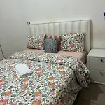 Et Dans Un Immeuble 홈스테이