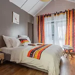 Kweni House Villa *