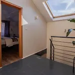 Kweni House Villa *