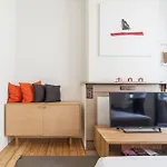 1 Bedroom W Kitchen And Bathroom In Trendy St Gilles Apartamento